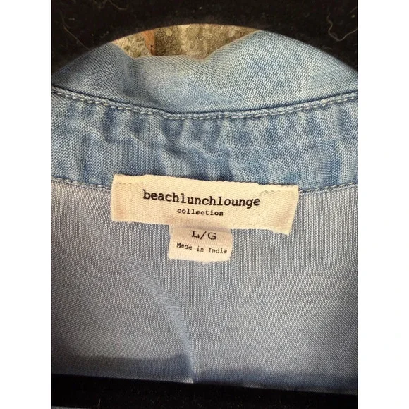 Beach Lunch Lounge Women’s Blue Denim Knot Front Short Sleeve Blouse Size Large - Picture 3 of 4